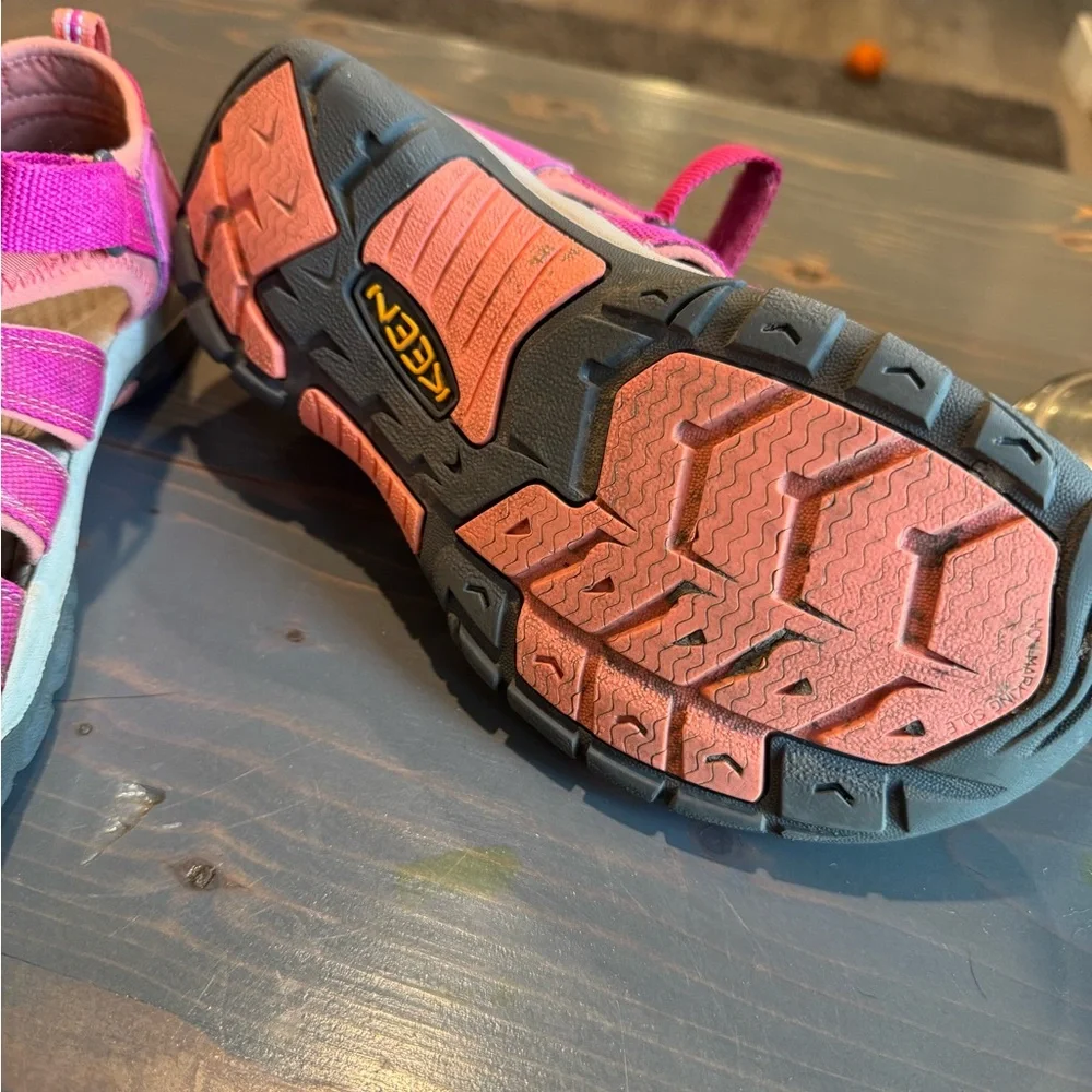 Keen Kids Magenta and Black Sandals